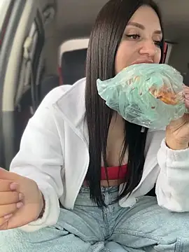 JulliaVegas live sex cam