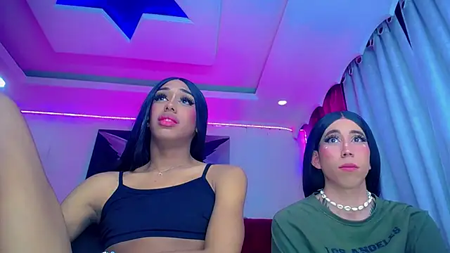 NahomiCamper live sex cam