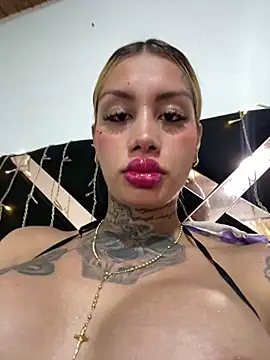 Zaratattoox live sex cam