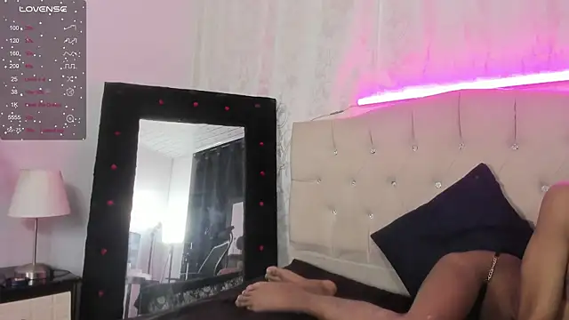 Strella_ferrera live sex cam