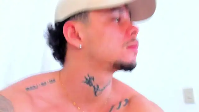 NoahhBrown live sex cam