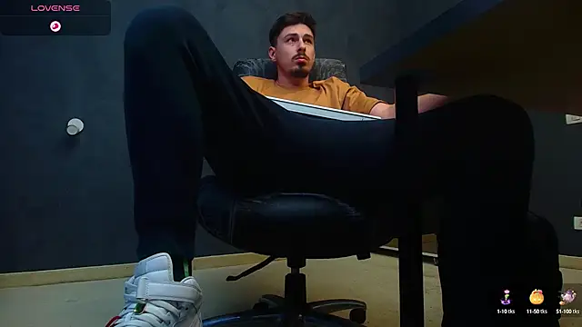 EnzoRace live sex cam