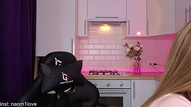 Naomi_Girly live sex cam