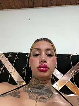 Zaratattoox live sex cam