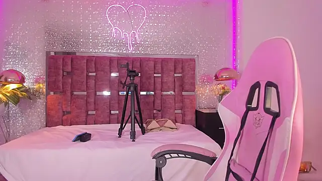 KylieVictoria live sex cam