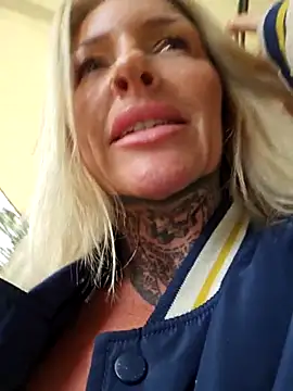 YourMommyBlair live sex cam