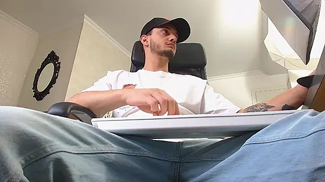OscarGriffin live sex cam