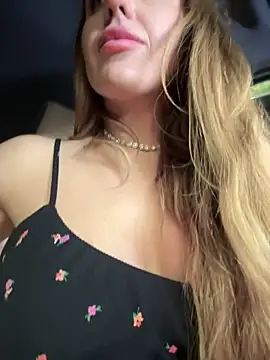 MilfNextDoor20 live sex cam
