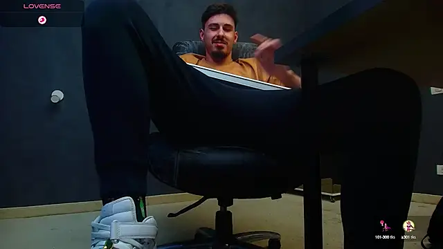 EnzoRace live sex cam