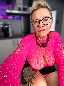 German_Milf live sex cam