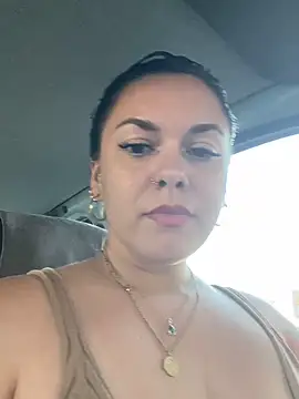 Luccreccia_ live sex cam