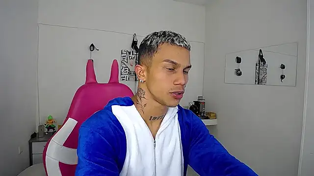 Leonard_Price live sex cam
