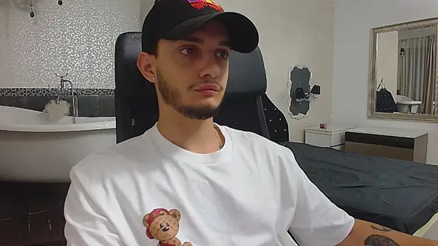 OscarGriffin live sex cam