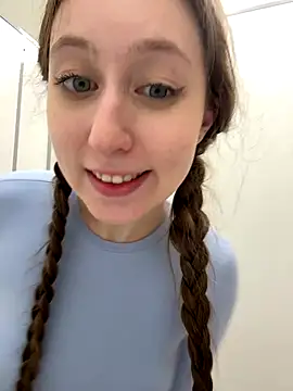 FroggyAnna live sex cam