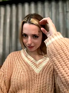 LoraaDoll live sex cam