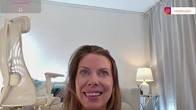 Nova-Lee live sex cam