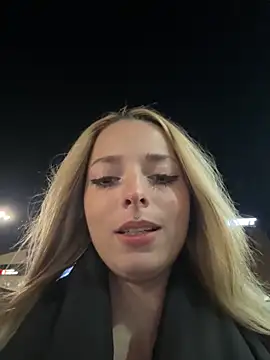 LoraaDoll live sex cam