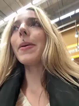 LoraaDoll live sex cam