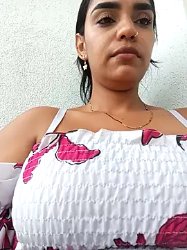 Sara-77 live sex cam