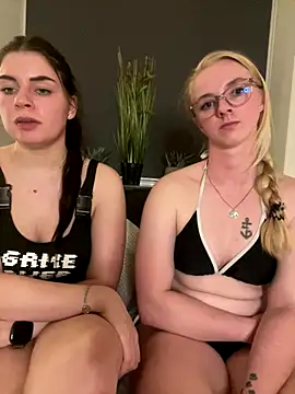 EllyNora live sex cam