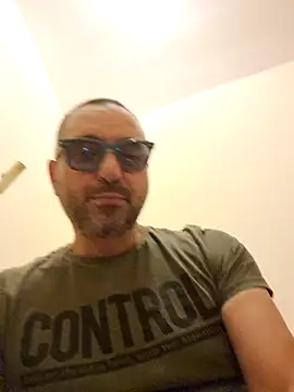 Bobbydoo live sex cam