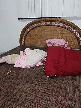 Milfvalesk live sex cam