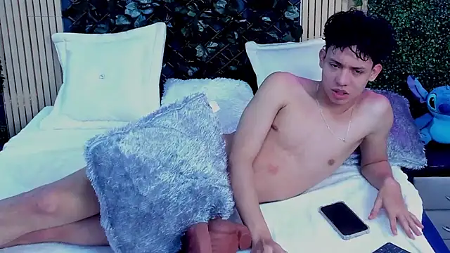JoseLucian live sex cam
