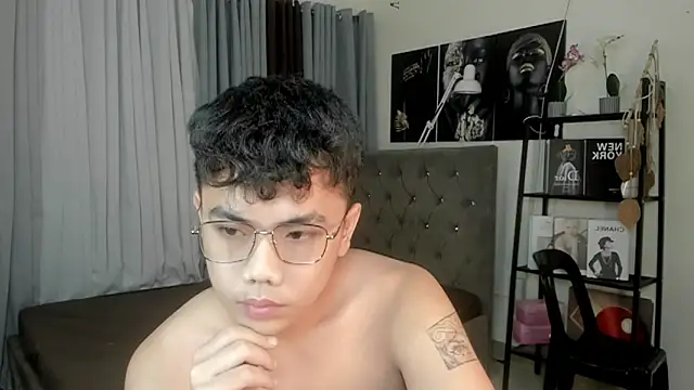 mightyhotcock live sex cam