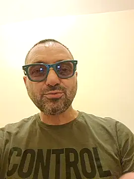 Bobbydoo live sex cam