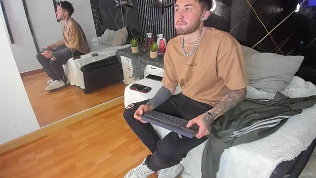 BodyInkDesire live sex cam