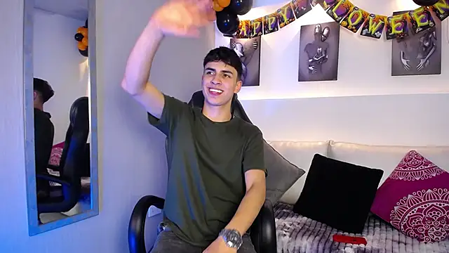 AdrianRinaldi live sex cam