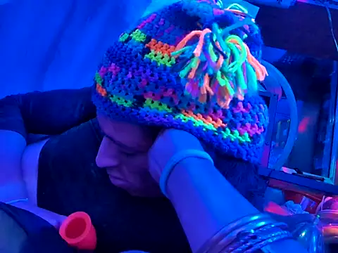 gurlnips live sex cam