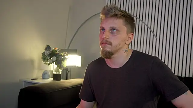 Saint_Vicious live sex cam