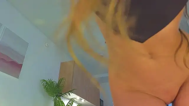Lili_Roze_ live sex cam