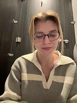 ValenciaShock live sex cam