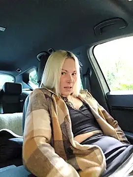 Sunny-Sin live sex cam