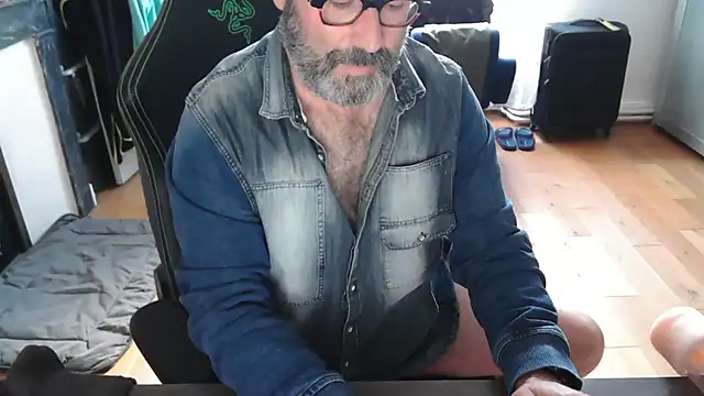 Hairyfred73 live sex cam