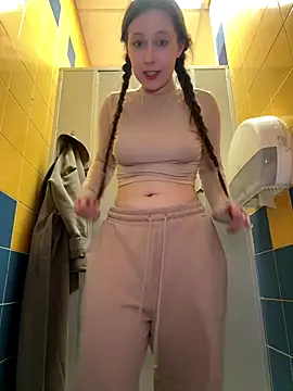 FroggyAnna live sex cam