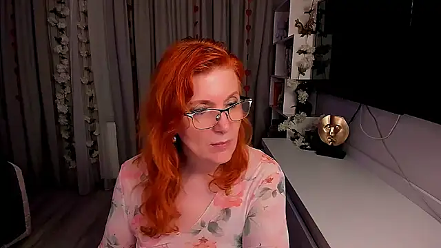 Almaz-Fire-Fox-One live sex cam