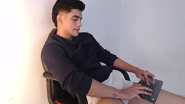 adam_levis17 live sex cam