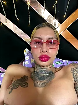 Zaratattoox live sex cam