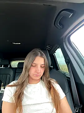DoriDeluxe66 live sex cam
