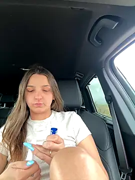 DoriDeluxe66 live sex cam