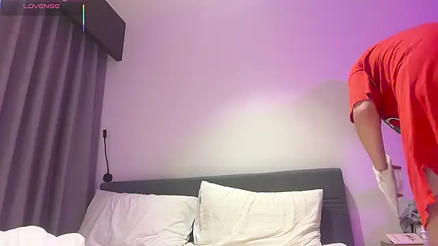 AlicePinkhead live sex cam
