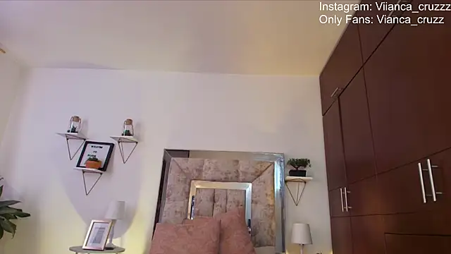vianca_cruzz live sex cam
