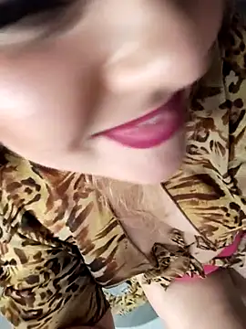 Juicy_PeachLux live sex cam