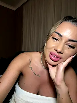 KirstieVegas live sex cam