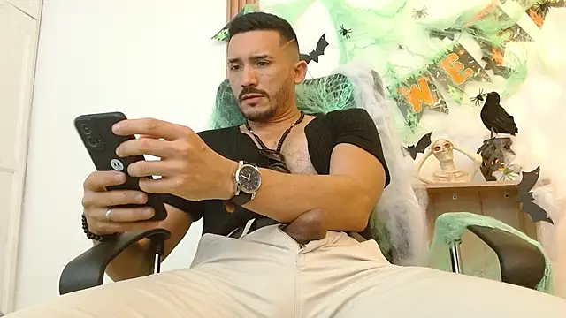 Reiko_85_ live sex cam