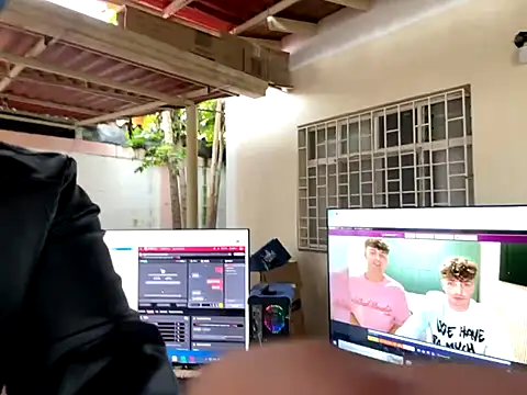 Neil_and_isaac live sex cam