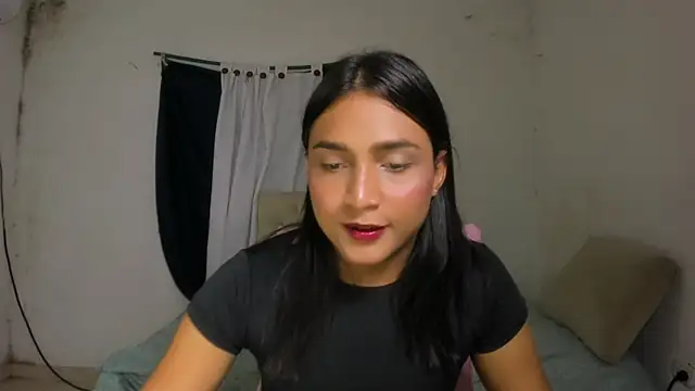 Miss_noah18 live sex cam